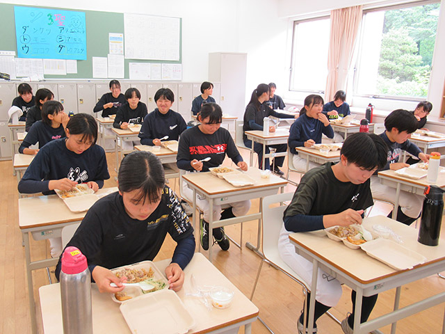 選手の喫食の様子