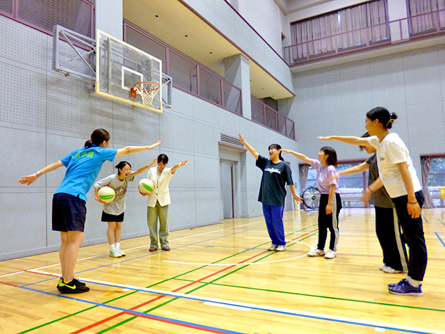 運動会開始前の学生たち