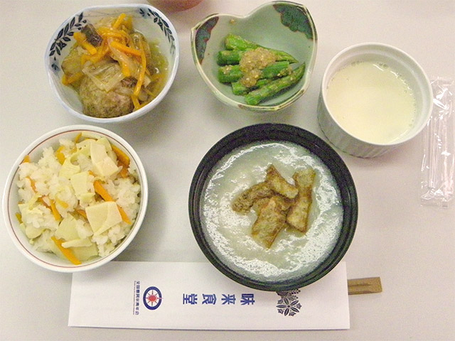 春の旬を筍ごはん、じゃがいもと大根のポタージュ、揚げじゃがいもの野菜精進あんかけ、アスパラガスの胡麻和え、みかんの豆乳寒天ゼリー