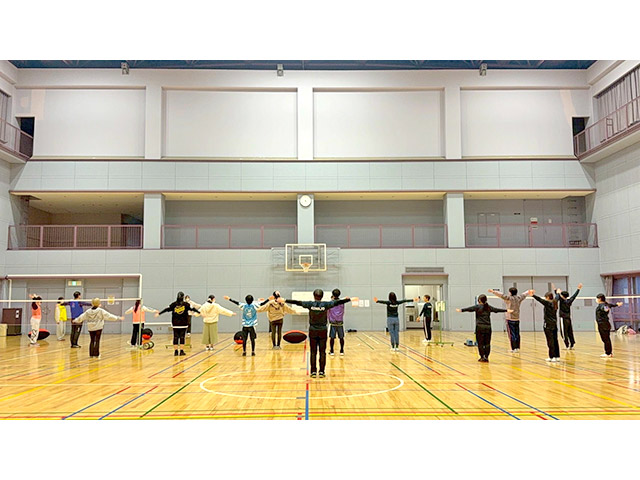 全員で準備体操（ラジオ体操）