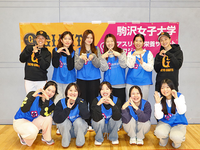 東選手、上条選手とともにハイポーズ