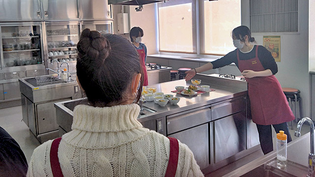 メニューのコンセプトをメンバーに説明