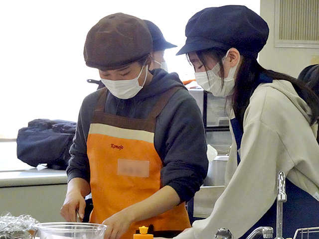 調理中の一コマ