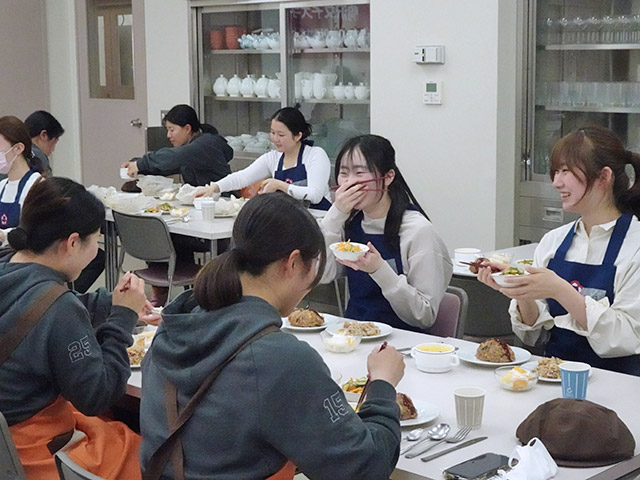 食事中も和やかな雰囲気でした