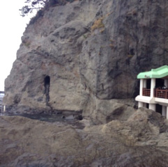 岩屋の入口