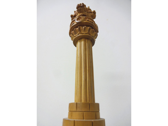ブッダを讃えるインド・アショーカ王の石柱