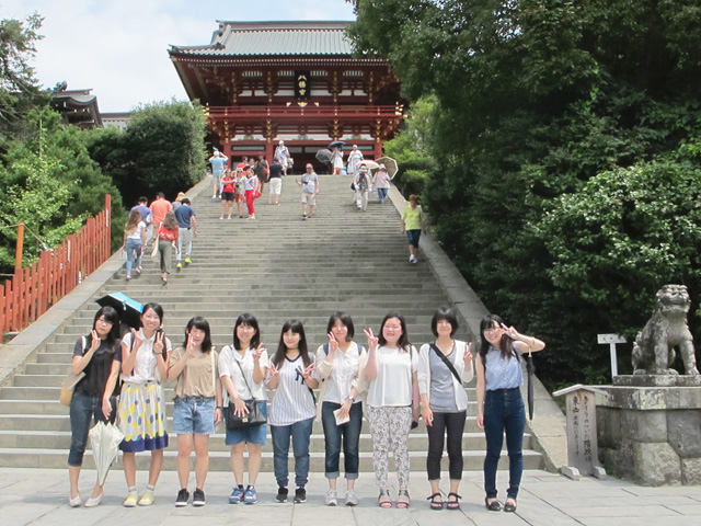 鶴岡八幡宮で記念写真