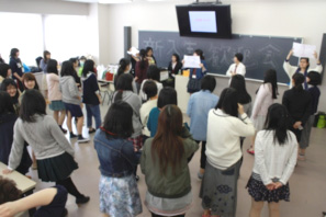 先生方の素顔を知るクイズは大好評！学年を超えたトークも盛り上がりました。