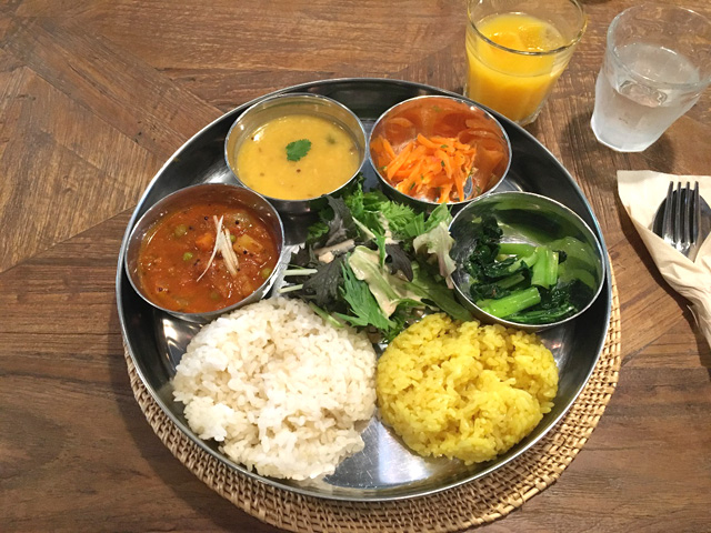 オーガニックでお野菜いっぱい。身体にやさしいカレーランチに大満足