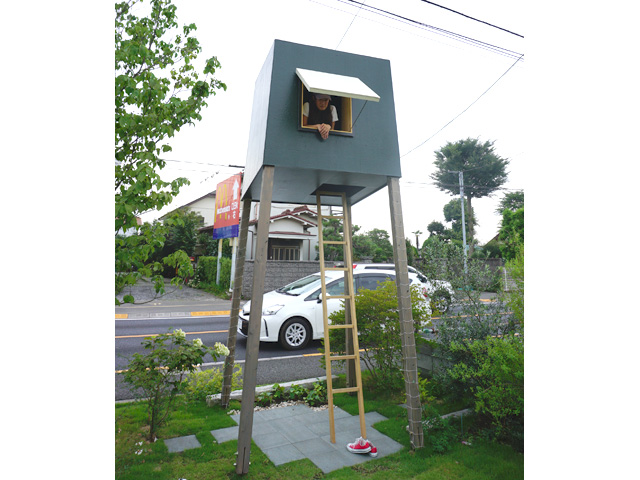 敷地入口に建てられた「巣箱」。地域拠点としてのランドマークです。