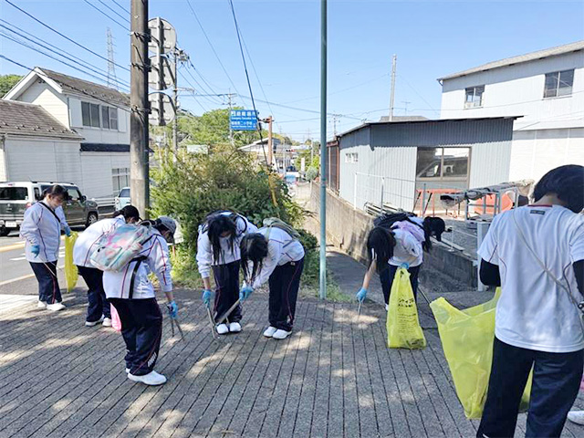 ゴミ拾いの様子①