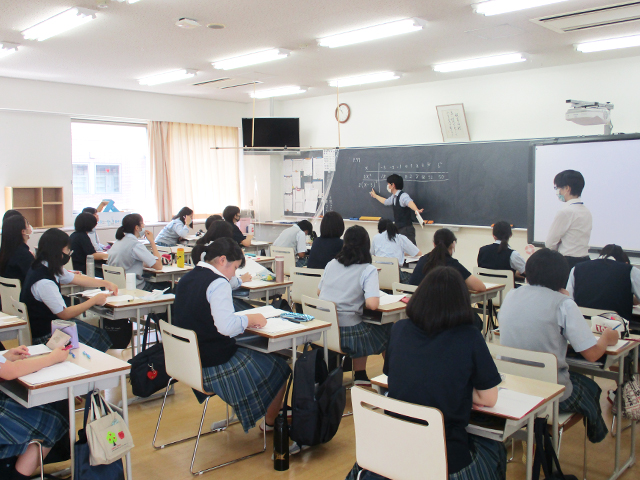 高校1年生、数学の授業の様子です。