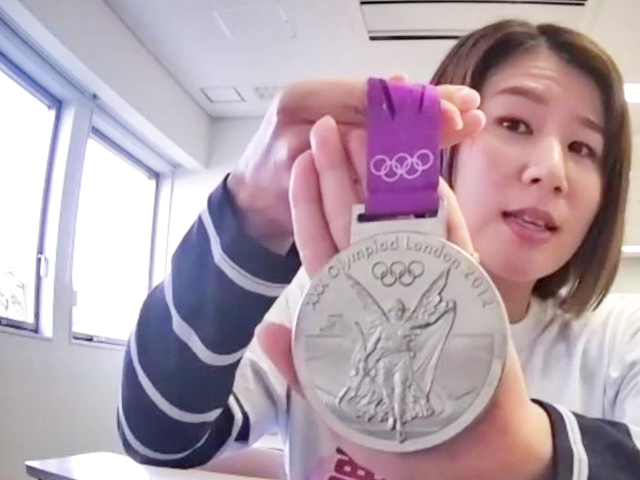 ロンドンオリンピックバドミントンのダブルスで銀メダルを獲得した藤井瑞希さん