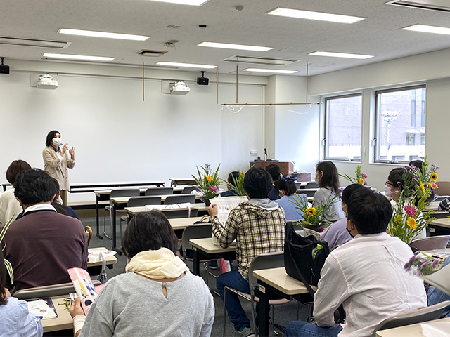 中学校21WS華道体験の様子