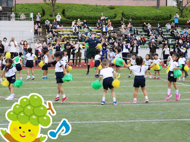 年中組は「マスカット」に合わせて楽しくパワフルに踊りました。
