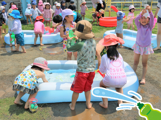 お水が出たー！ 初めてのおもちゃにわくわく！（年少）