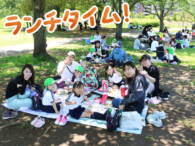 とてもおいしそうなお弁当をたくさん食べましたね。お友だちと食べるお弁当は美味しさが2倍ですね‼