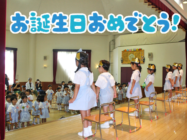 誕生児に向けてお祝いの歌のプレゼントを贈りました。