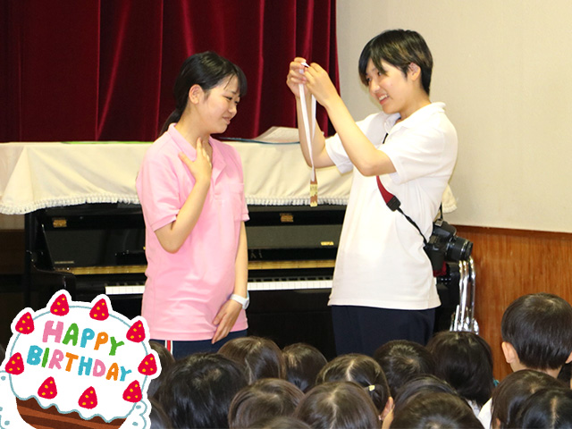 全員で先生のお誕生日もお祝いしました。
