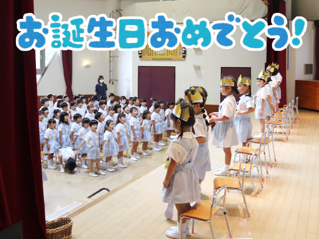誕生児に向けて歌のプレゼントがありました♬