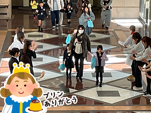 公演後はしりとり王国のみんなのお見送り！
