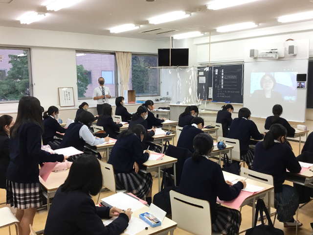 オンラインでインタビュー実施中