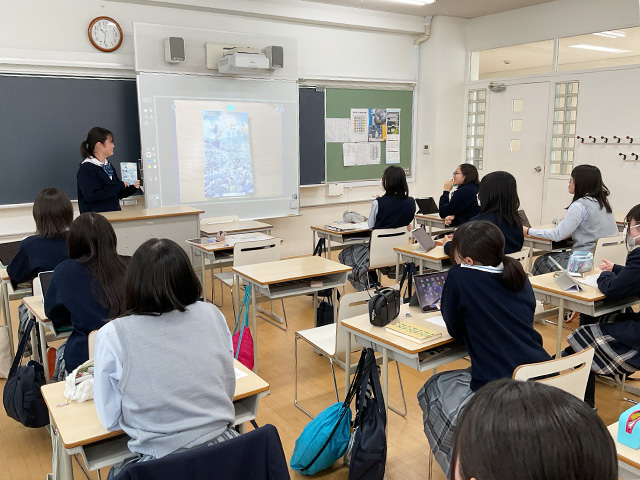 感想をメモしながら発表を聞いています。