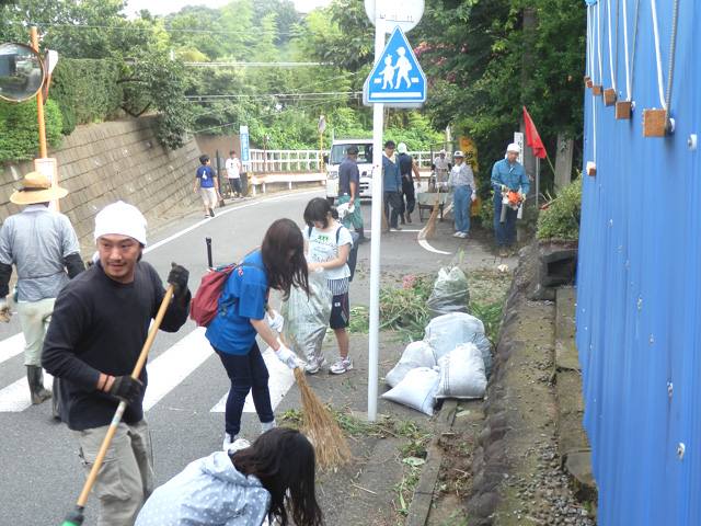 C班は弦巻地区を掃除しました。