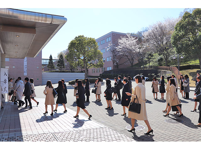 平成31年度入学式が挙行されました ニュース トピックス 新着情報 駒沢女子大学 駒沢女子短期大学