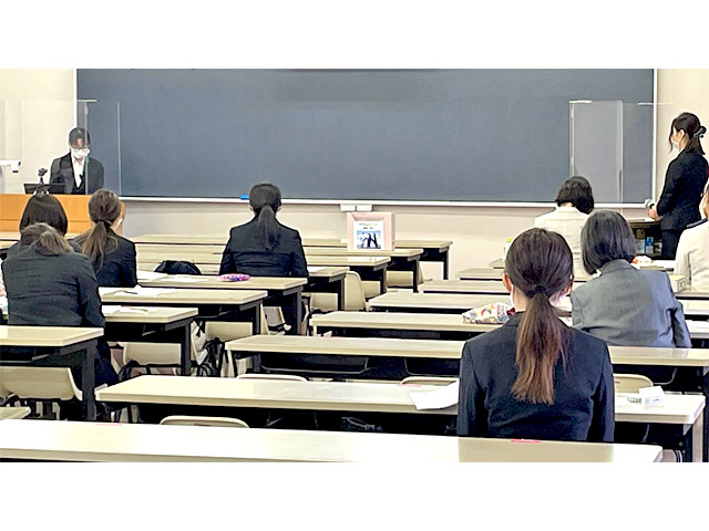 学生間での質疑応答の一場面