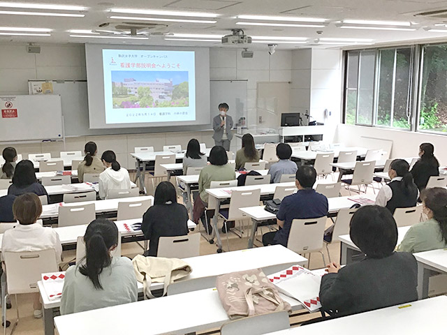 ソーシャルディスタンスを確保した学科紹介