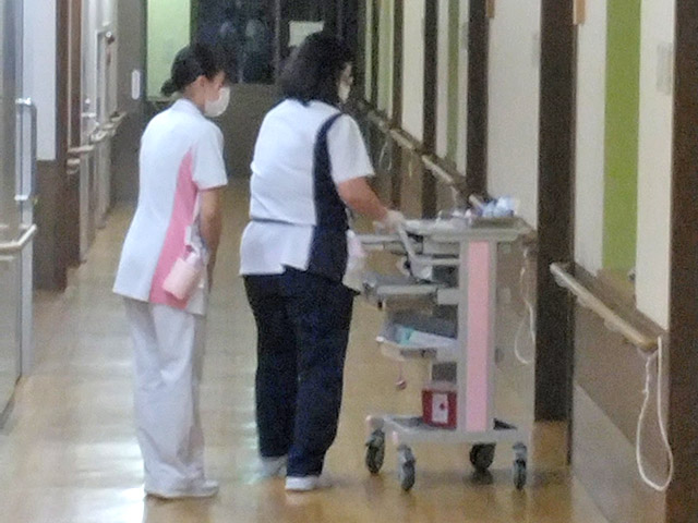 20:00 消灯前のケアに看護師へ同行しました