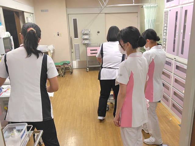 21:00　日勤と違い、夜勤はスタッフが少ないので休む暇がありません