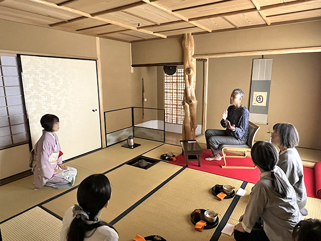 橘田先生による茶道体験