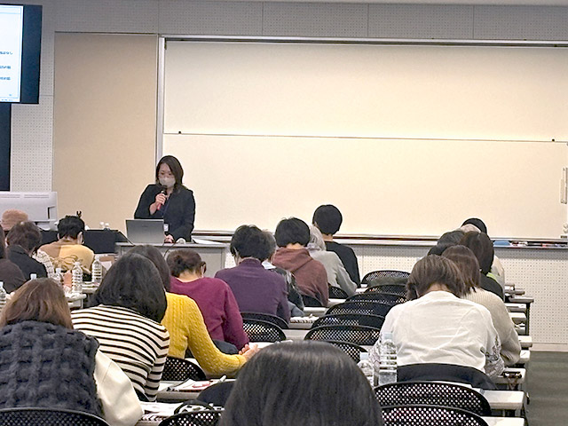 メモをとりながら熱心に聞いていただきました