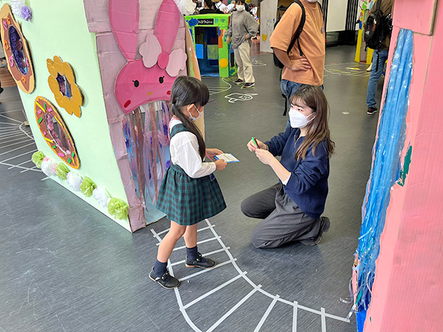 保育科2年生「ダンボール制作展」