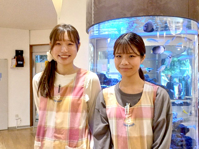 左）竹内花恵先生（2022年度卒）　右）井上瑛悠歩先生（2023年度卒）