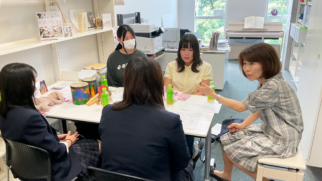 ゼミ生も参加した教員の研究室訪問